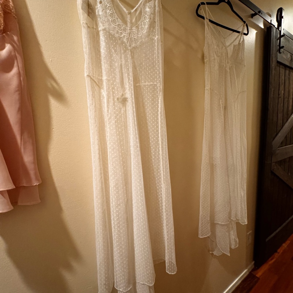 Chic White Lace Chemise